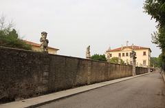 Statues on Garden Wall, Villa Valmarana ai Nani, Vicenza