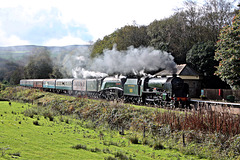 Maunsell SR class V Schools 4-4-0 926 REPTON+A4 4-6-2 60009 UNION OF SOUTH AFRICA with 1J59 11.50 Heywood - Rawtenstall at Irwell Vale ELR 19th October 2019.