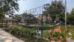 Chaloupe du marché nocturne / Riverside night market rowboat Chaloupe du marché nocturne / Riverside night market rowboat