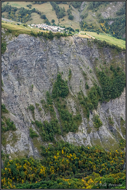 Nah an der Kante gebaut