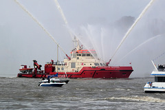 Dienstleister im Hafen: Feuerlöschboot