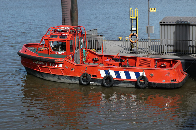 Dienstleister im Hafen: Festmacher