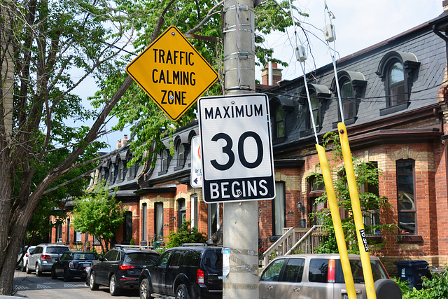 Canada 2016 – Toronto – Trafﬁc Calming Zone