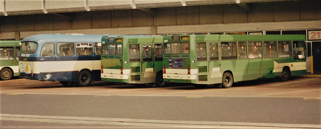 Huddersfield bus station – 12 Oct 1995 (291-16)