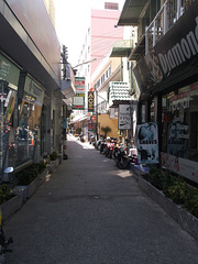 Shaving narrow street