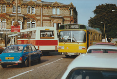 Hedingham L137 (D137 XVW) and Eastern National 1812 (VNO 735S) in Halstead – 23 Aug 1989 (97-12)