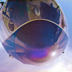 An alien visits us from the sky.