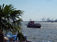 Südliches Flair im Hamburger Hafen an den Landungsbrücken