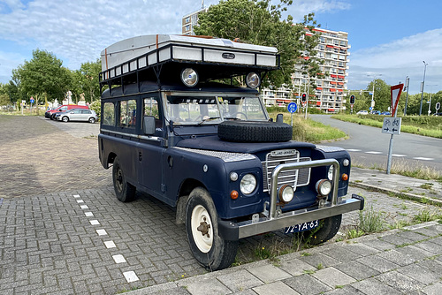 1976 Land Rover 109"