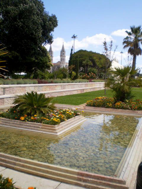 A glimpse of Hieronymites Monastery.