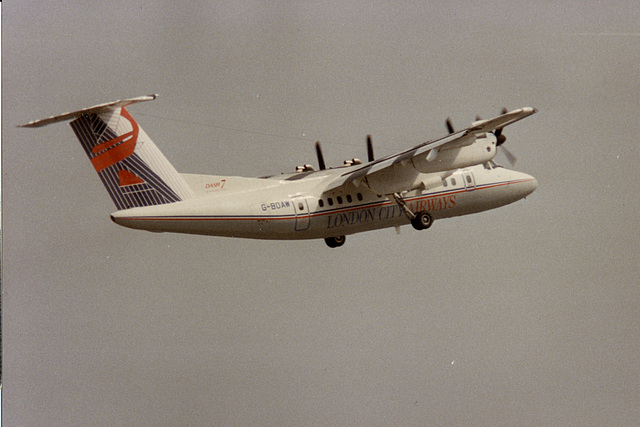 G-BOAW @EGLC (1988)