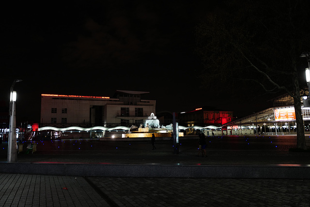 Parvis, La Vilette, Paris, nuit, fontaines