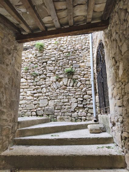 Montons ! Dans Châtillon du Castelet Montons ! Dans Châtillon du Castelet