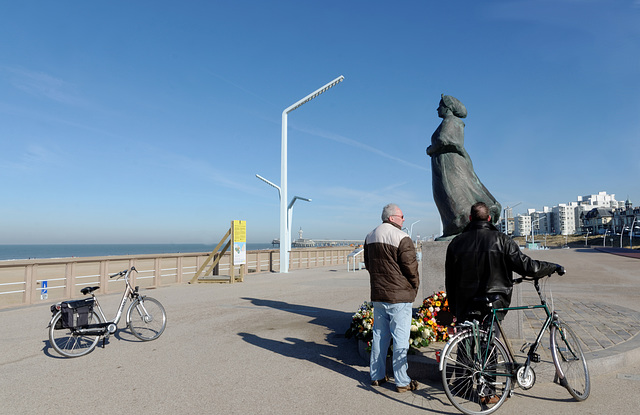 Rencontre près de la statue de Kniertje