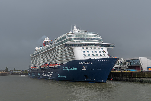 Kreuzfahrtschiff "Mein Schiff 6"