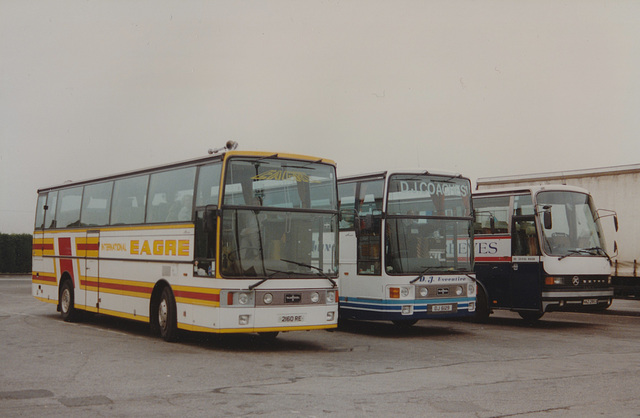 Coaches at Grantham North Service Area (A1) - 6 Sep 1996 (326-06)