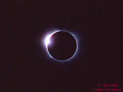 Diamantringeffekt - totale Sonnenfinsternis vom 11. Juni 1983 in Indonesien (© Buelipix)