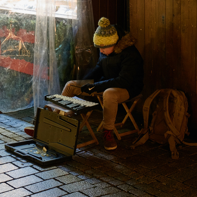 Lubu-Weihnachtsmarkt  Metallophon + klingelnder Koffer