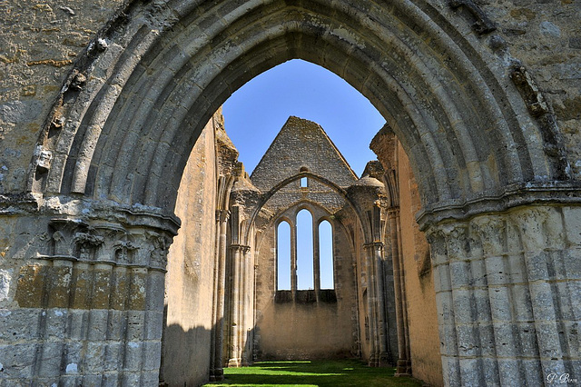 Portail de l'église Saint-Lubin de Yèvre-le-Châtel - Loiret