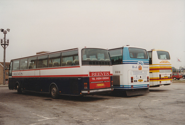 Coaches at Grantham North Service Area (A1) - 6 Sep 1996 (326-08)