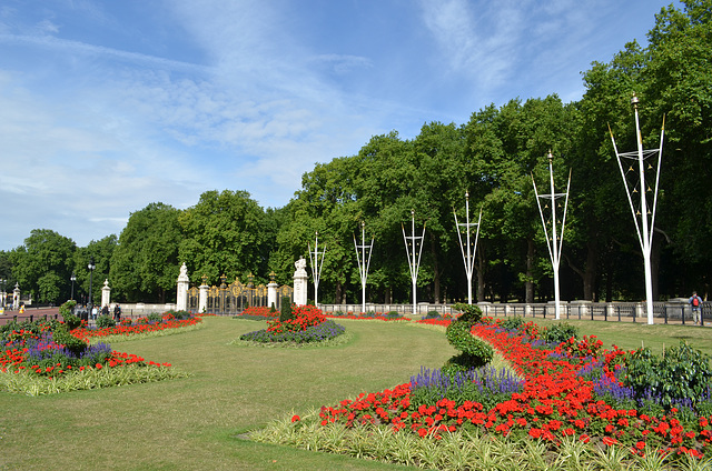 London, Buckingham Palace Forecourt Gardens
