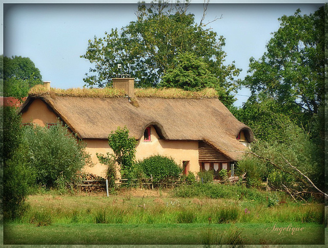 Maison Normande ..........Belle soirée à tous ❤️HFF/