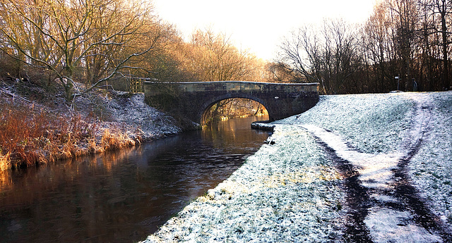 Leeds-Liverpool canal in Winter.