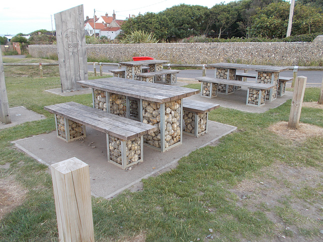 hin[22] - picnic benches