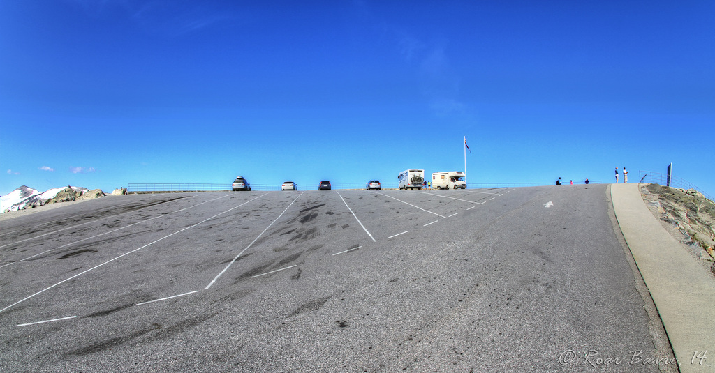 Dalsnibba parking lot. (1476 m.a.s.l)