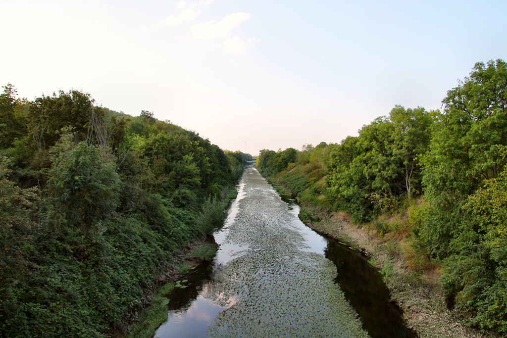 Die Emscher von der Brücke Lindberghstraße aus (Dortmund-Deusen) / 31.08.2019