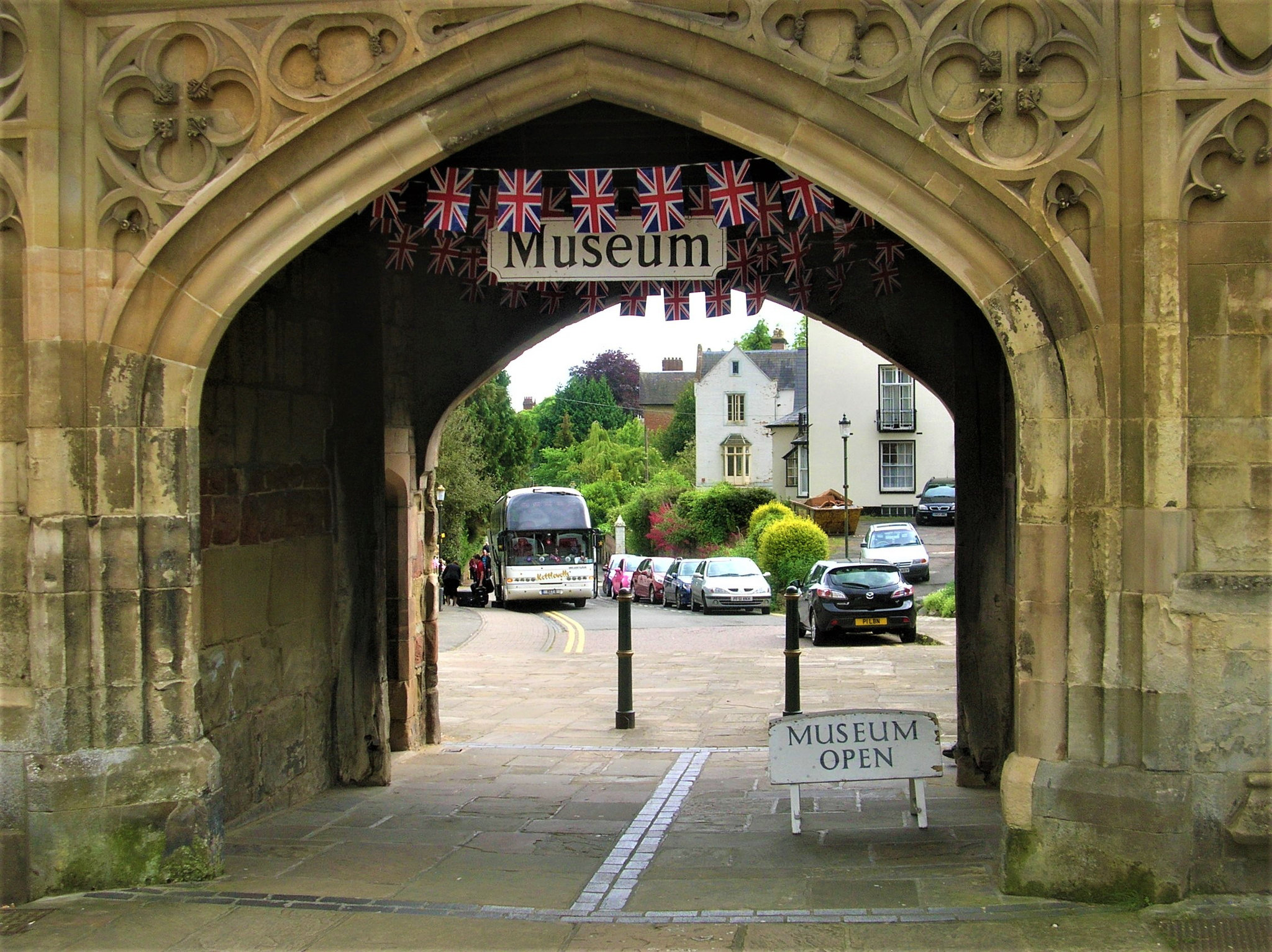 Kettlewells of Retford KET 6 (YN55 NPK) in Great Malvern - 4 Jun 2012 (DSCN8226)