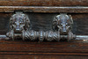 Poignée d'une porte cochère sous les arcades de la place des Vosges - Paris