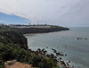 Falaises et rivage servant de dépotoir