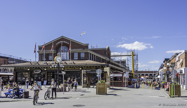 ByWard Market Plaza (© Buelipix)