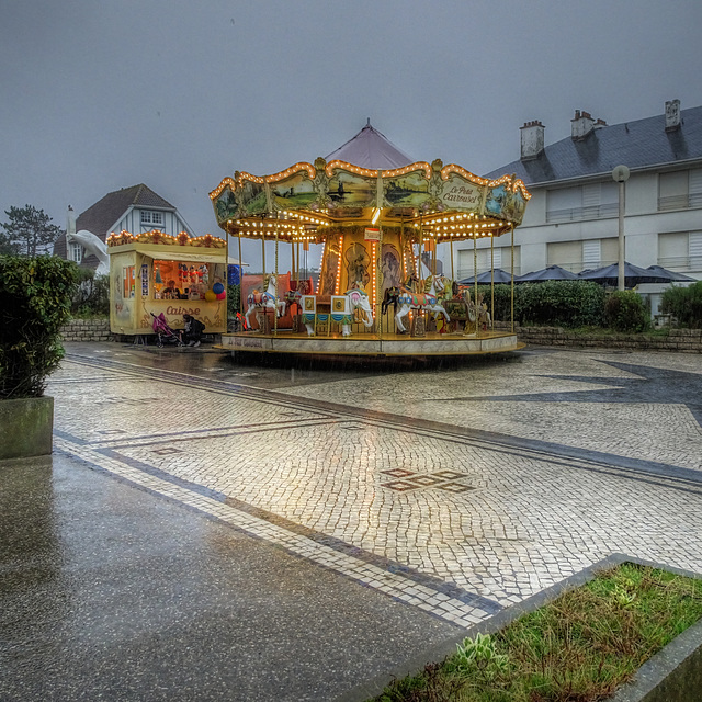 "Le Petit carrousel"