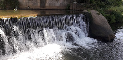 Weir on River Sanguinhedo.