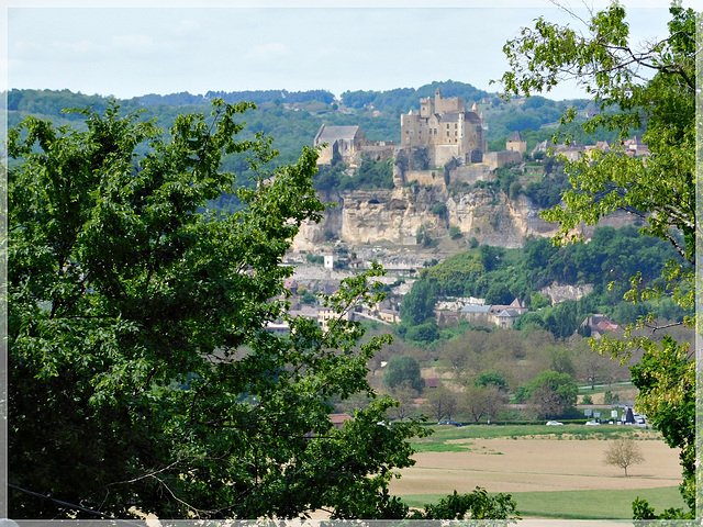 Vue depuis les jardins de Marqueysac (24)