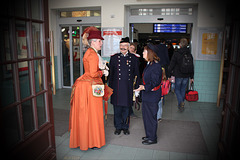Anachronistische Szenen auf dem Schweriner Hauptbahnhof