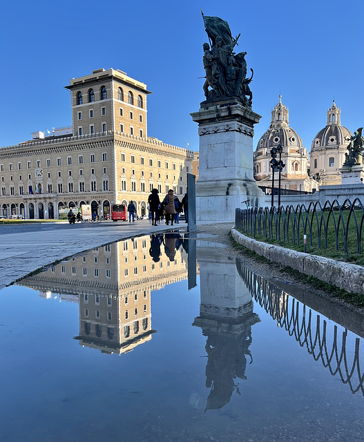 A Piazza Venezia.