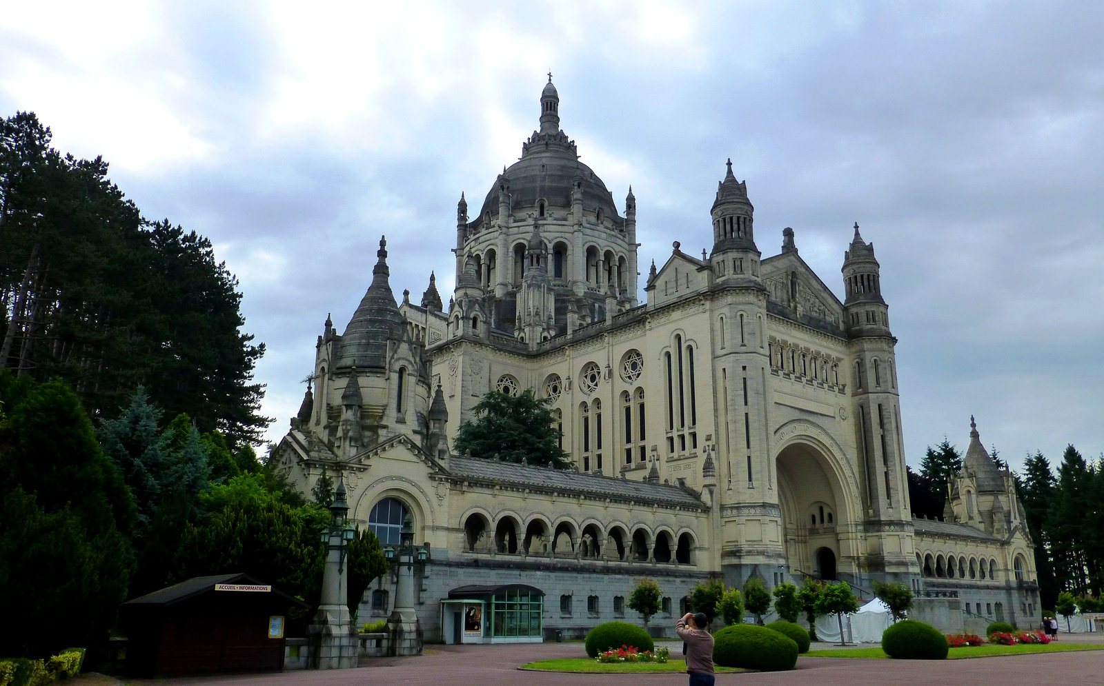 FR - Lisieux - Sainte-Thérèse basilica