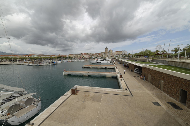 SAINT-RAPHAEL: Le vieux port, la Basilique, le jardin Bonaparte