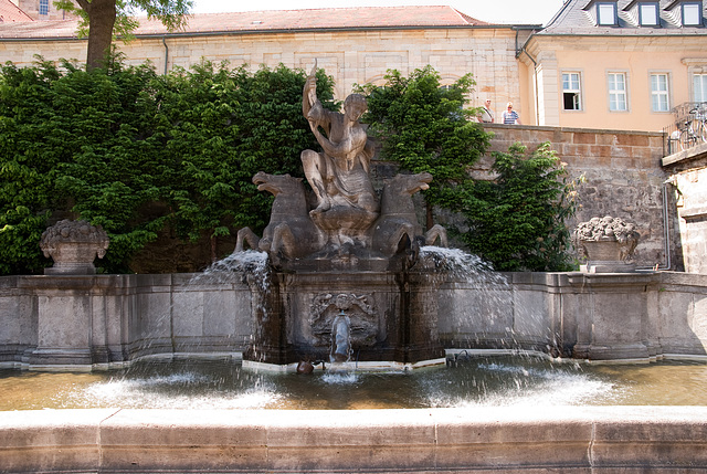 Brunnen am Opernhaus