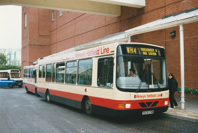 Sovereign 608 (R608 CNM) in Welwyn Garden City - 9 Apr 1998