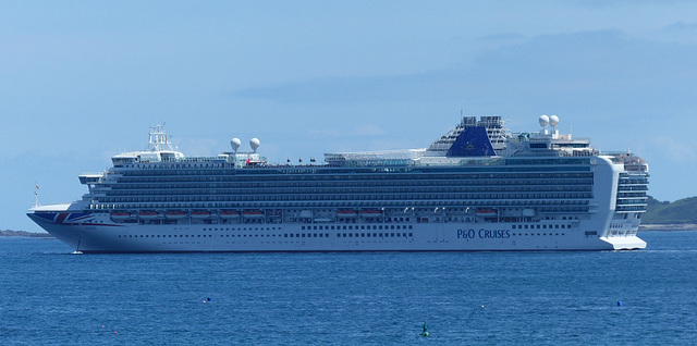 P&O Azura at St Peter Port (2) - 30 May 2015