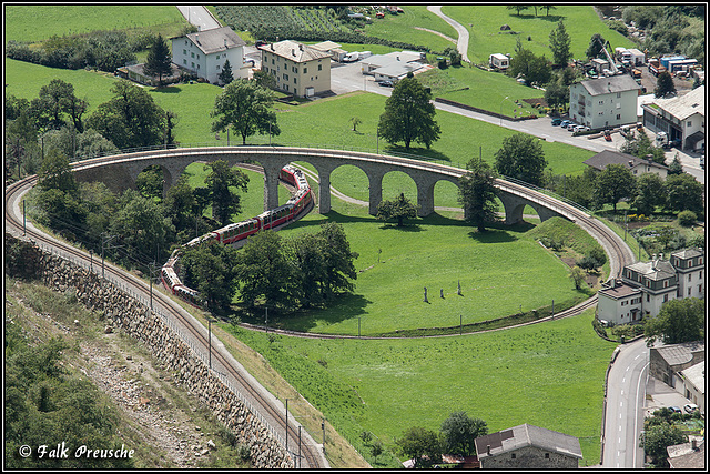 Im Kreisviadukt von Brusio