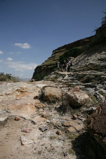 Erar to Shimbrety trek - track up the escarpment