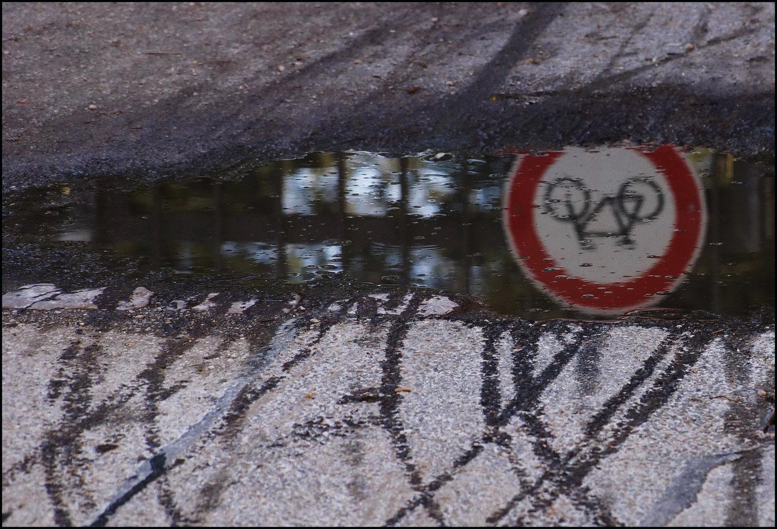 Am Schild stört sich niemand:)