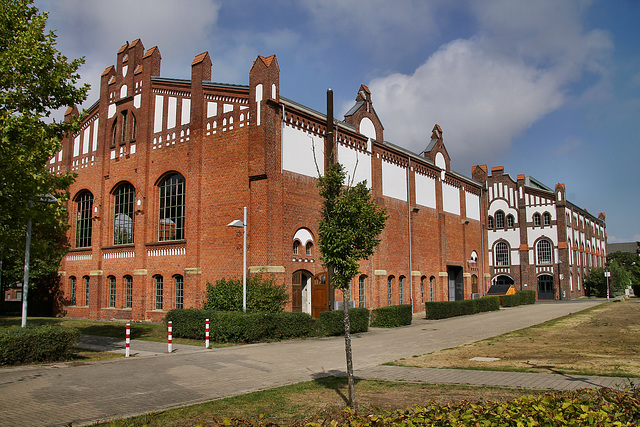 Fördermaschinenhaus von Schacht 1, rechts die ehem. Waschkaue (Zeche Waltrop 1/2, Waltrop-Brockenscheidt) / 11.09.2022