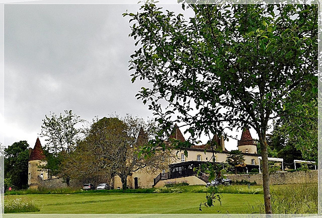 Le château de la Finou à Lalinde (24)