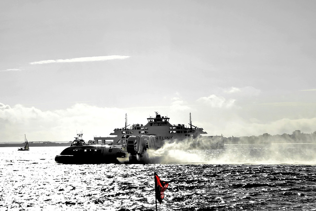 Hovercraft leaving Southsea.